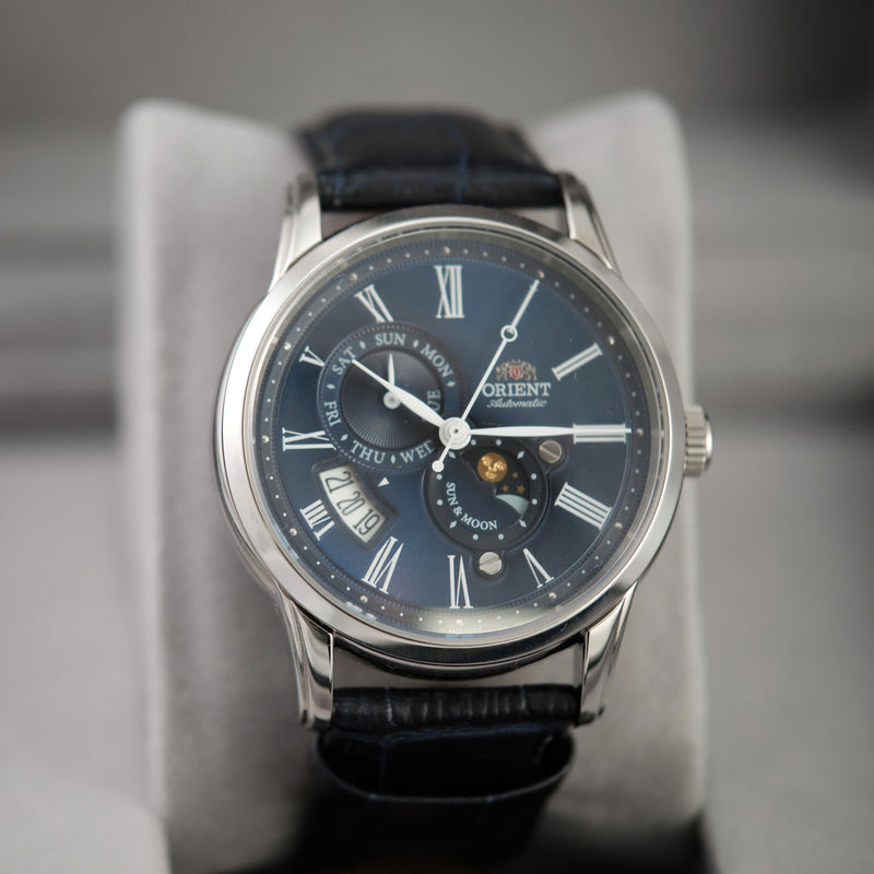 Đồng hồ cơ Orient Sun Moon Gen 3 RN-AK0004L (Hàng đã qua sử dụng)