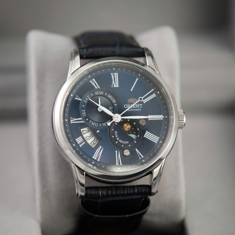 Đồng hồ cơ Orient Sun Moon Gen 3 RN-AK0004L (Hàng đã qua sử dụng)