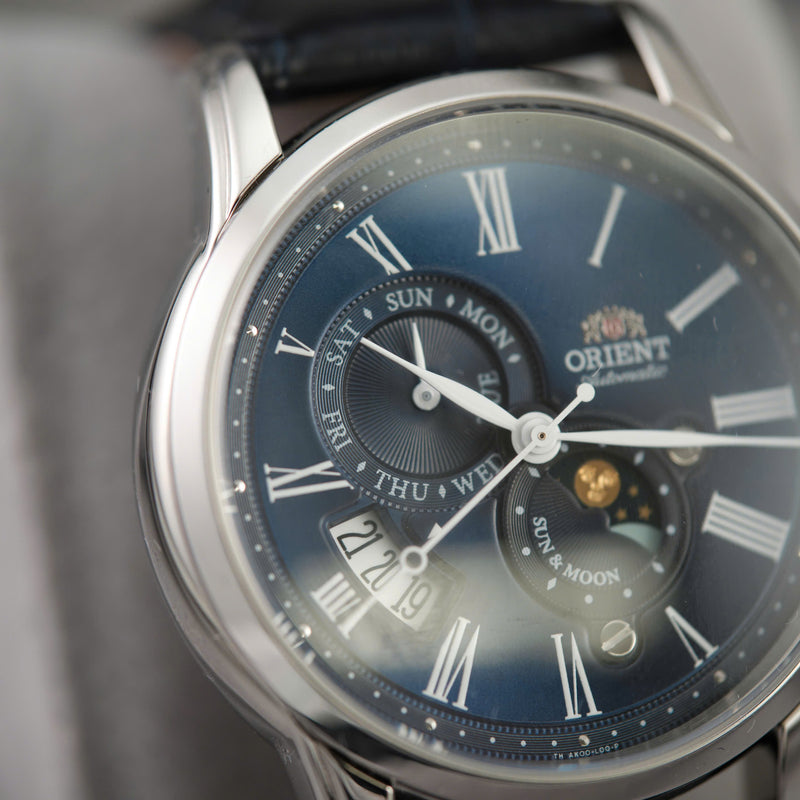 Đồng hồ cơ Orient Sun Moon Gen 3 RN-AK0004L (Hàng đã qua sử dụng)